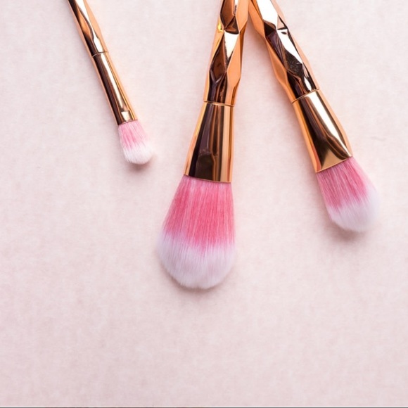 Girly things 💅🏻mystery box - Picture 2 of 4